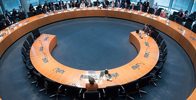 Merkel, Federal Meclis Araştırma Komisyonunda ifade verdi