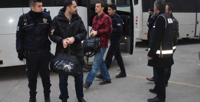 Bursa'da FETÖ soruşturmasında 7 avukat tutuklandı