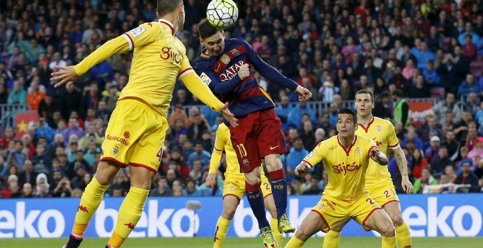 Futbolda kafa vuruşu bunamaya yol açıyor