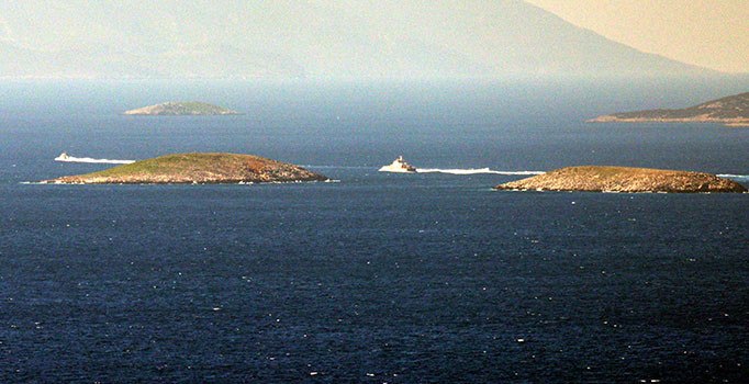 Kardak'ta fırtına dindi Türk ve Yunan gerilimi başladı: Dur kaçma anonsu