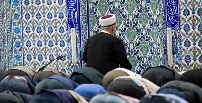Almanya imamların Türkiye'den gönderilmemesini istiyor