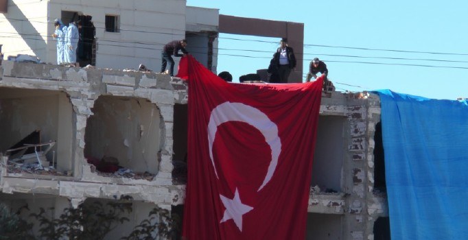 Viranşehir'deki alçak saldırıda 1 ton patlayıcı kullanılmış