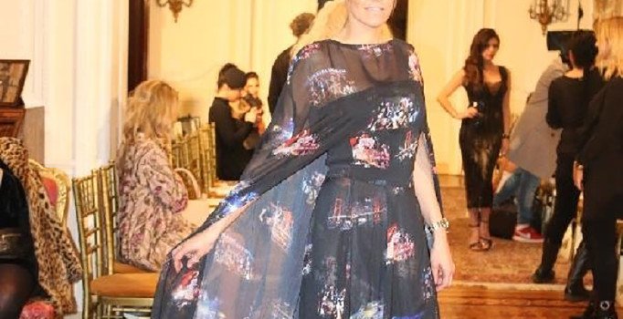 Türk modacı Londra'da 15 Temmuz ihanetini ve direnişi defileyle anlattı