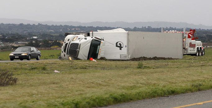 ABD'nin California eyaletinde fırtına 2 can aldı