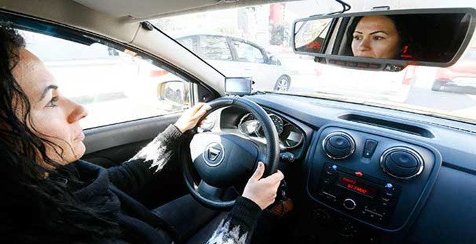 İzmir'de kadın şoförler erkek meslektaşlarıyla rekabete girecek
