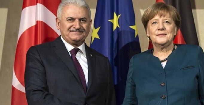 Başbakan Yıldırım, Almanya Başbakanı Merkel'le Münih'te görüştü