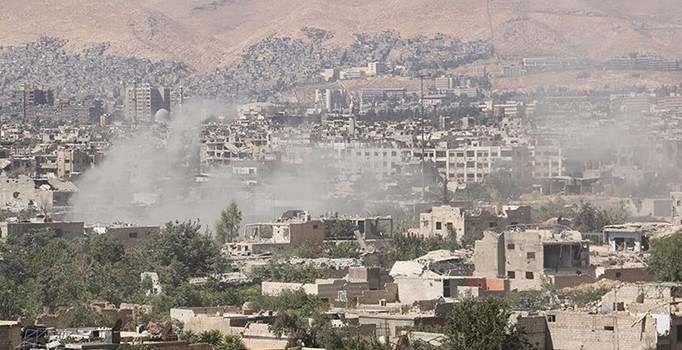 Esed güçleri cenazeye saldırdı: 17 sivil öldü