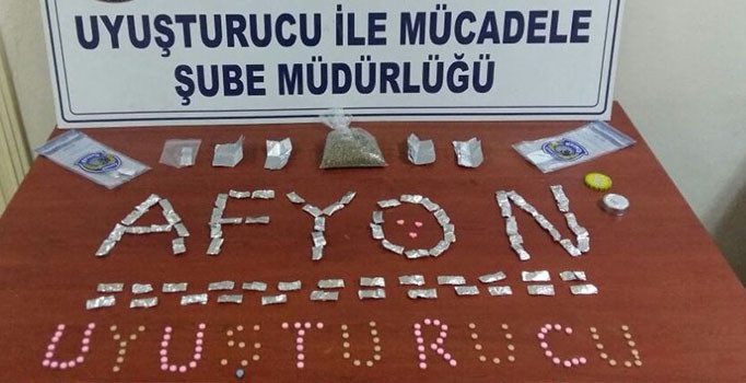 Afyonkarahisar’da polis zehir tacirinin üzerinden çıkanlarla şok oldu