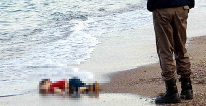 Bodrum'da sahile vuran Suriyeli çocuk dünyanın gündeminde
