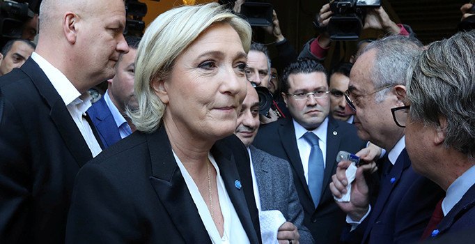Le Pen’e Lübnan’da başörtü krizi