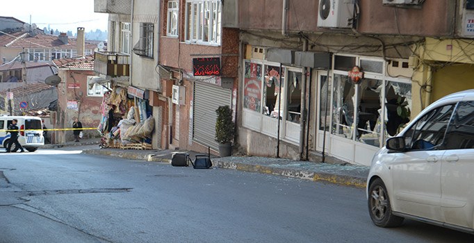 Gaziosmanpaşa'da kahvehaneye silahlı saldırı! | Son dakika haberleri