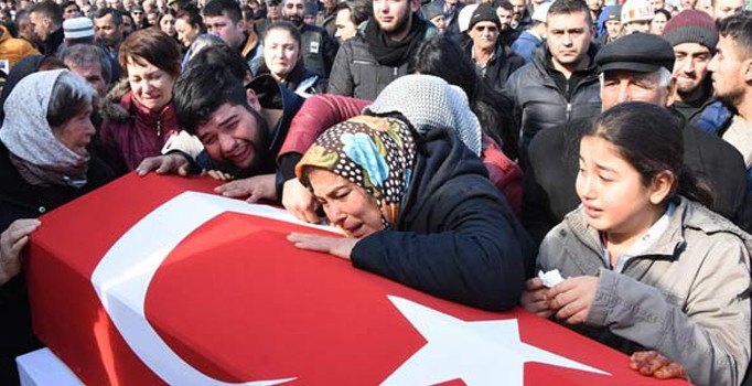 Şehidin tazminatı için birbirlerine girdiler