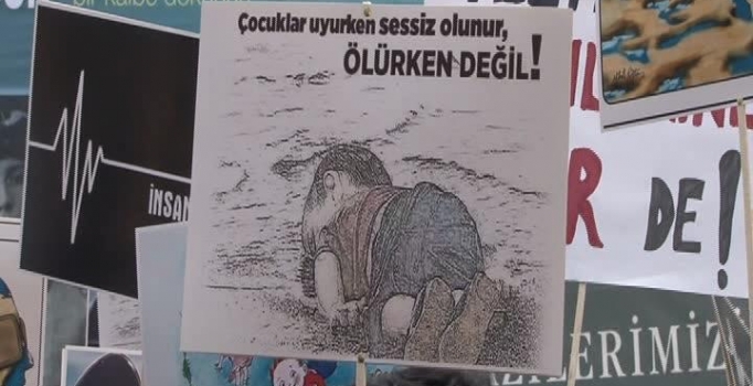 İHH'dan Aylan Kurdi
için İstiklal'de eylem