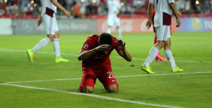 Milli Takım uzatmalarda 
yıkıldı, Fatih Terim seyretti
