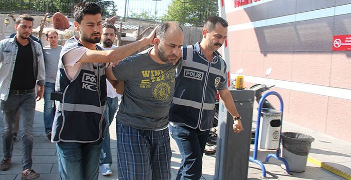 Darbeci albaydan alçak talimat: Hocanın dilini kesin getirin