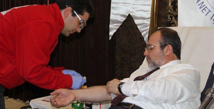 Diyanet İşleri Başkanı Mehmet Görmez kan bağışında bulundu