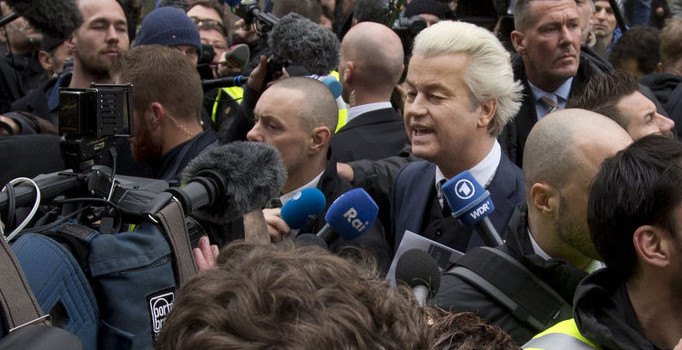 Müslüman karşıtı aşırı sağcı liderin koruması 'köstebek' çıktı!