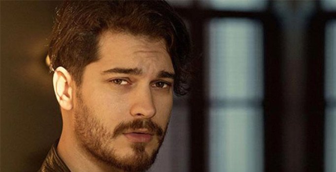Çağatay Ulusoy gönlünü rol arkadaşına kaptırdı