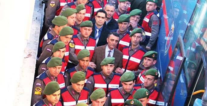 Suikast timindeki yüzbaşı: Otelin yerini kırmızı tişörtlü sivil söyledi