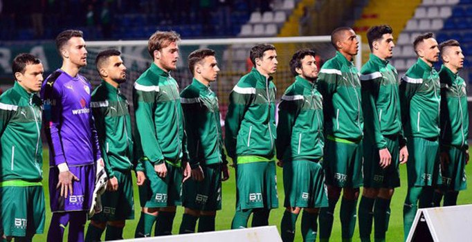 Bursaspor taraftarları bıçaklarla futbolculara saldırdı