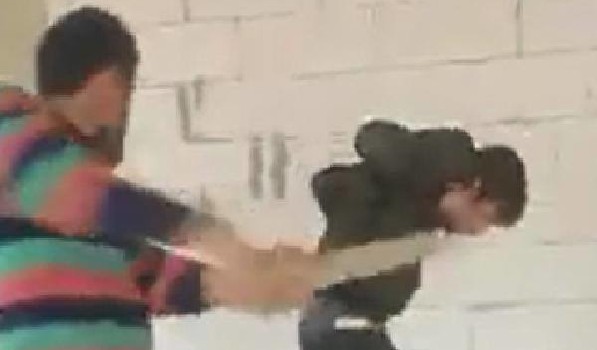 Sakarya'da madde bağımlısı genci sopayla dövdüler | Sakarya haberleri