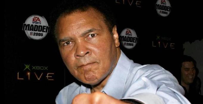 Muhammed Ali'nin oğlu havalimanında 2 saat gözaltında tutuldu