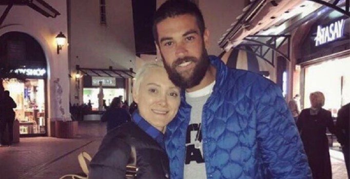 Survivor Yiğit, eşi hakındaki yorumlara sinirlendi