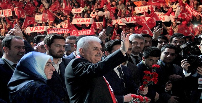 AK Parti referandum çalışmalarına start verdi