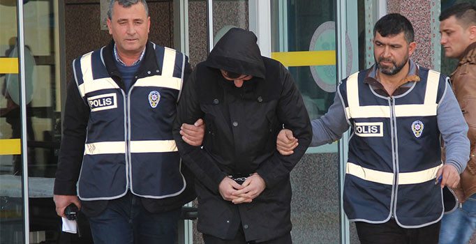 Canı sıkıldığı için otomobillerin aynalarını kırmış | Konya Haberleri