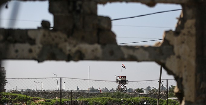 Mısır Gazze sınırında bir tüneli yıktı