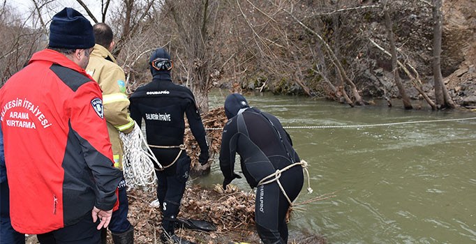 Kazada dereye düşen çocuk hala bulunamadı | Balıkesir Haberleri