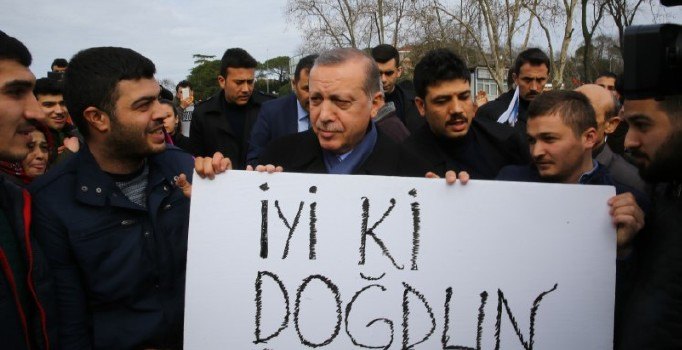 Cumhurbaşkanı Erdoğan’a köşk girişinde yaş günü sürprizi