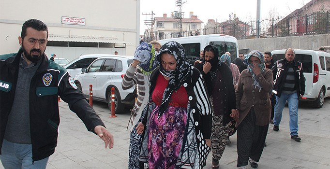 Polisin uyuşturucu baskını yaptığı evdeki kadınlar: "Gün yapıyorduk" | Konya Haberleri