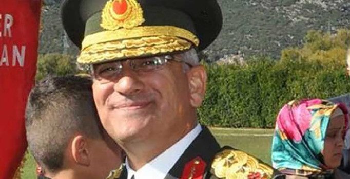 Darbeci komutan 15 Temmuz'dan önce Erdoğan'ın fotoğrafının üzerini çizip mühür vurmuş