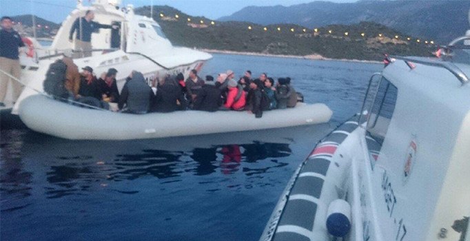 Akdeniz'de yasa dışı geçişlerde 41 kişi yakalandı