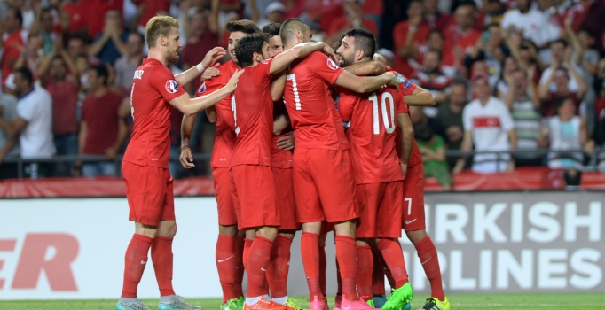EURO 2016 Elemelerinde
Türkiye Hollanda'yı 
3 farklı mağlup etti