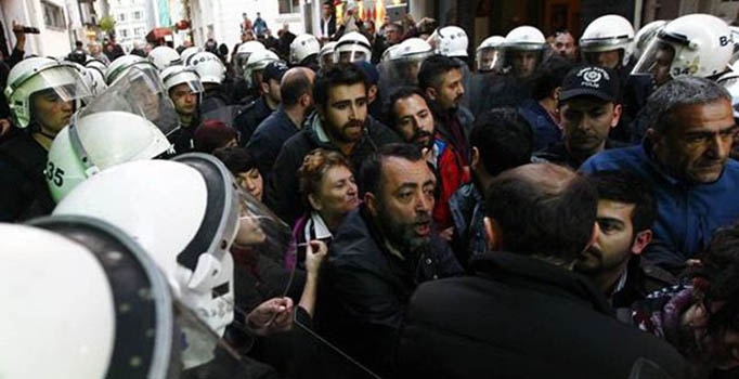 Beyoğlu'nda "kafeterya" gerginliği: 8 kişiye gözaltı