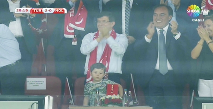 Davutoğlu'nun milli maçta gol sevinci