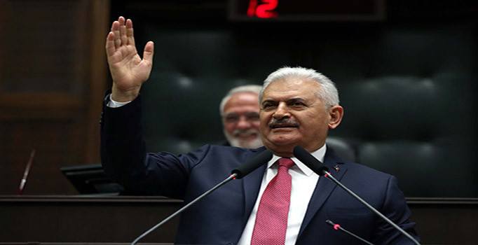 Binali Yıldırım'dan bayrak eleştirilerine cevap