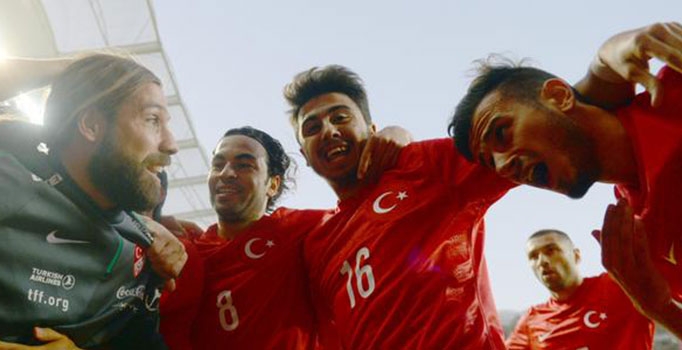 EURO 2016 Elemelerinde
Türkiye Hollanda'yı 
3 farklı mağlup etti
