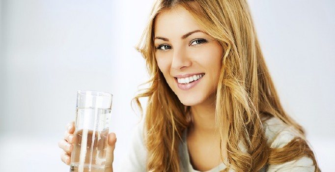 Prof. Dr. Turgut İpek: "Su içmek kalınbağırsağı yıkar"