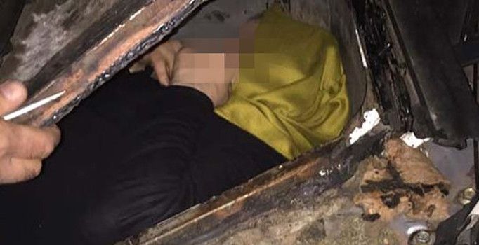 Gürcistan'a kaçmaya çalışan FETÖ üyesi kadın aracın gizli bölmesinde yakalandı