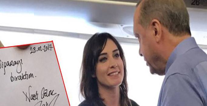 Erdoğan Nazlı Çelik sigara paketine el koyup sözleşme imzalattı