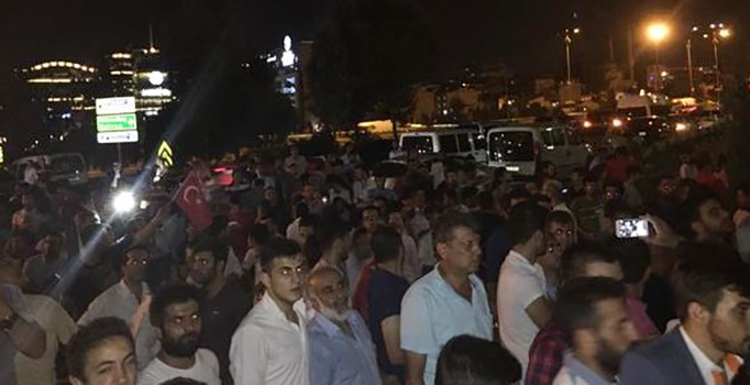 Hürriyet gazetesine 
yalan haber protestosu