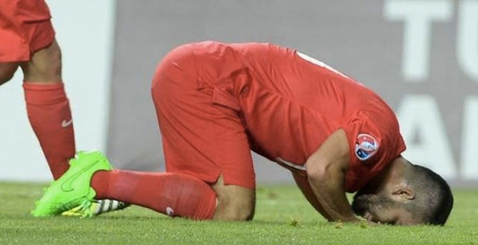 Arda Turan’dan şehitlerimiz için mesaj var