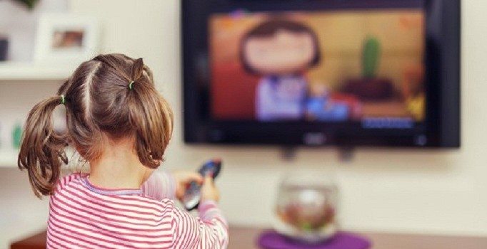 Televizyon izlemek astım ve alerjik hastalıklara neden oluyor