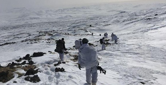 PKK'nın yuvalandığı Tendürek'e Mehmetçik havadan indi