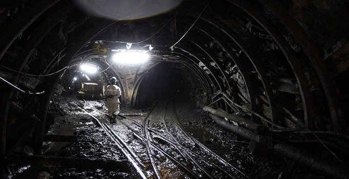 Çin'de maden göçtü: 17 işçi mahsur