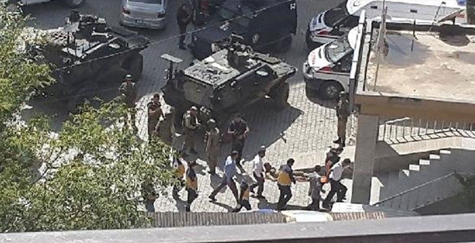 Şemdinli'de çatışma çıktı: 
2 asker yaralandı!