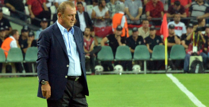 Fatih Terim: Hollanda
galibiyetini şehitlerimize
ve yakınlarına adıyoruz